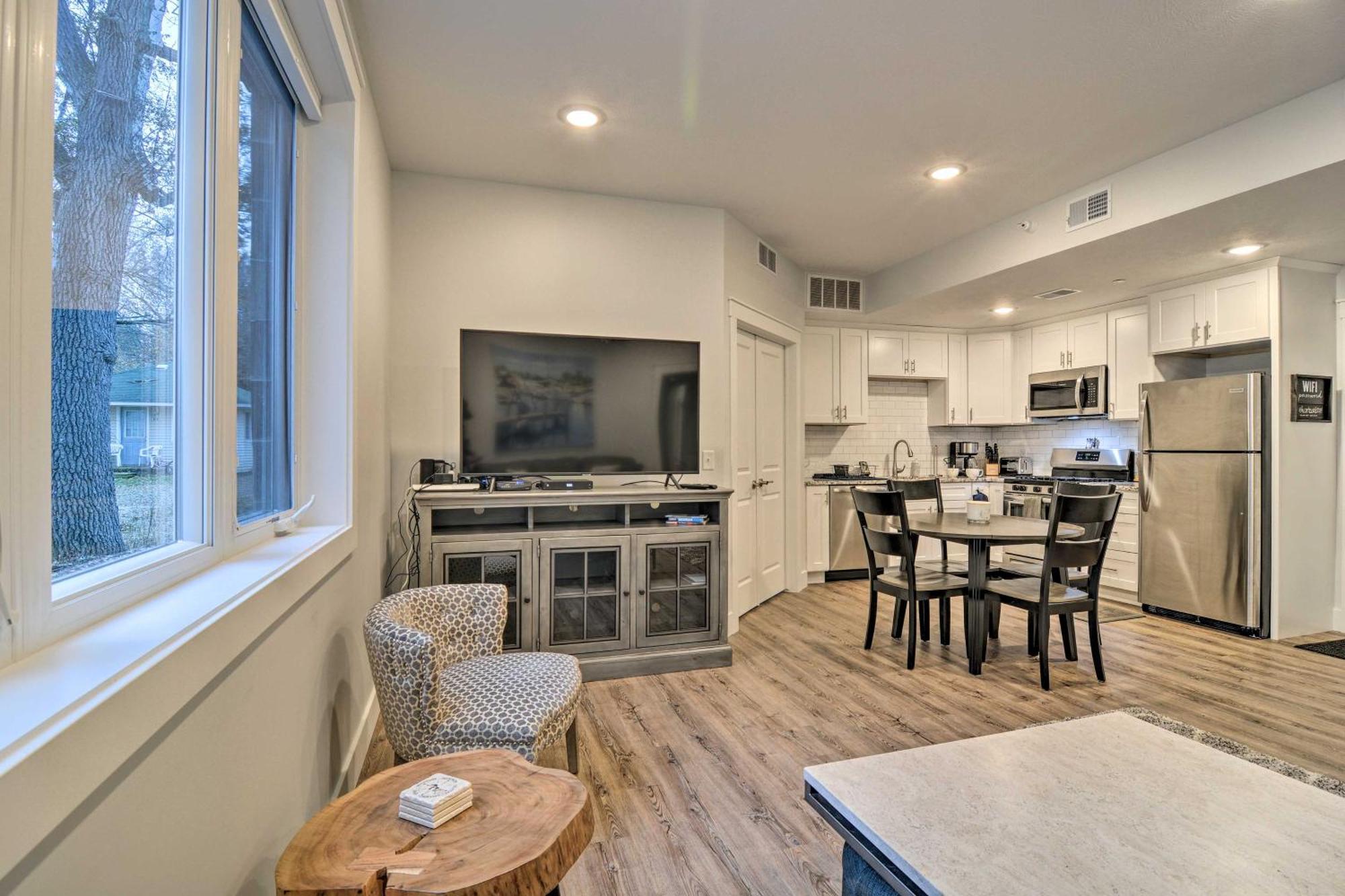 Modern Traverse City Condo About 1 Mi To Bay! Εξωτερικό φωτογραφία