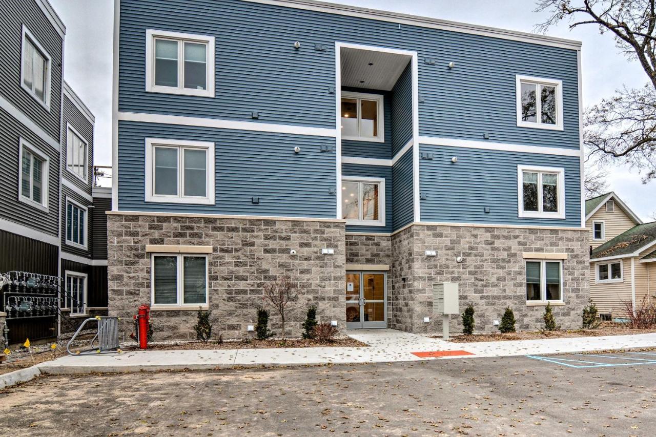 Modern Traverse City Condo About 1 Mi To Bay! Εξωτερικό φωτογραφία